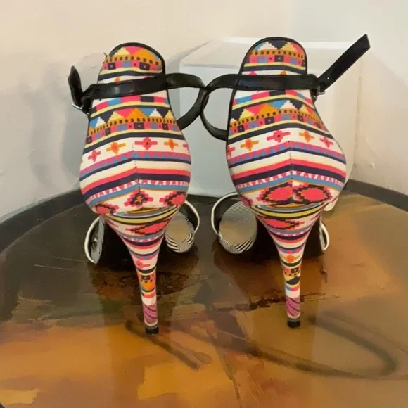 Chinese Laundry Aztec Pattern Stiletto Heel Sandals, Size 9M, Black/White/Multi - Picture 4 of 13